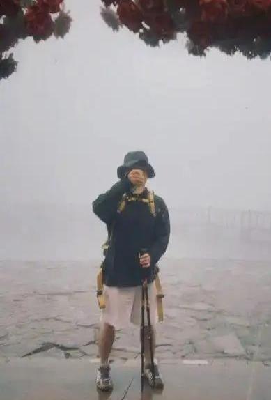 牛达人 32岁男子徒步齐云山失联第14日被找到，知情人：猎户带着猎犬在悬崖下发现